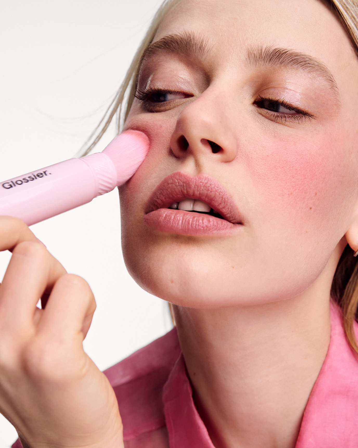 SRC_39150DD1EBA98959 Cloud Paint Cheek Brush