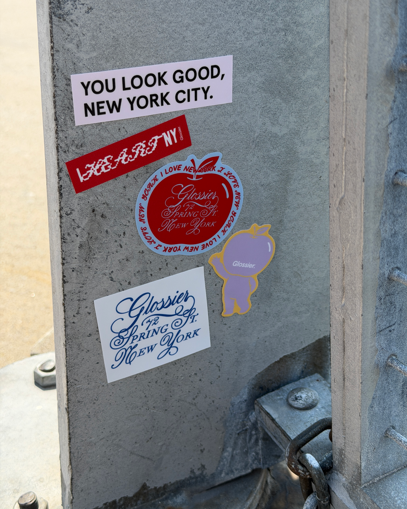 SRC_C835CAD939842D2D Big Apple Sticker Pack